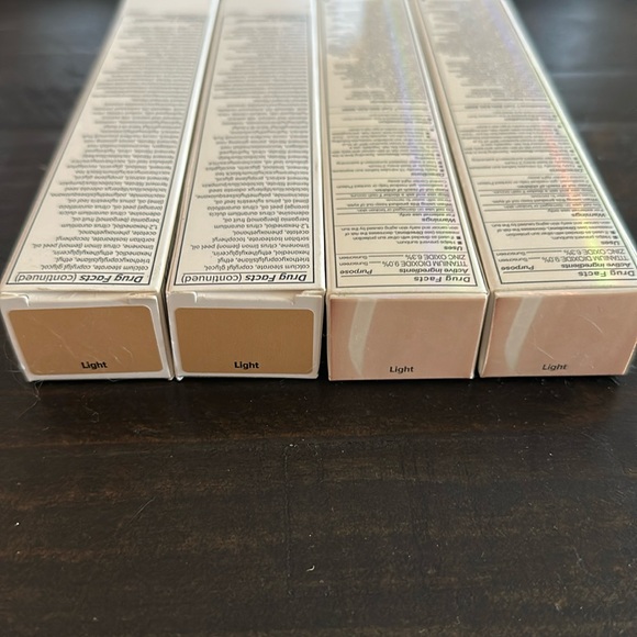 IT Cosmetics BYE-BYE Foundation - Picture 2 of 2